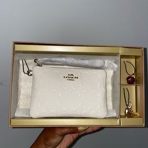 Boxed Corner Zip Wristlet In Signature Leather